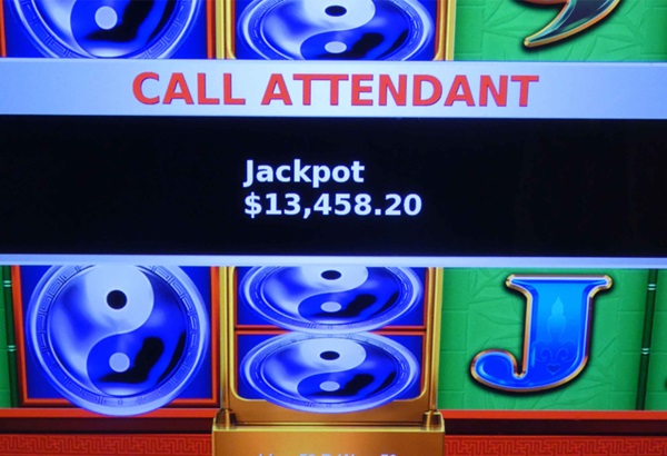 Casino jackpot winner on slot machine at Rideau Carleton