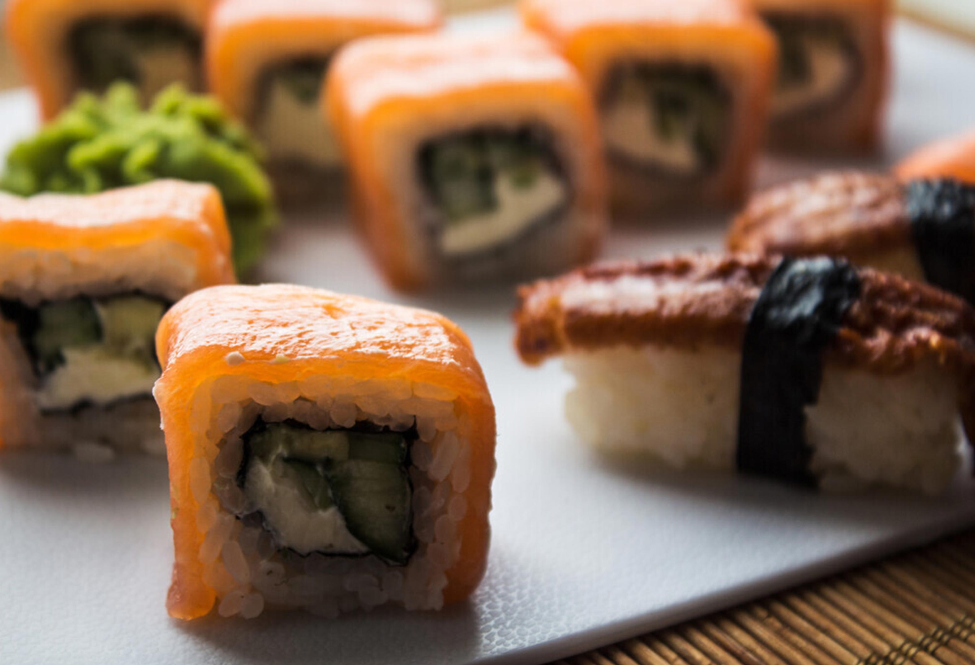 upclose image of sushi roll